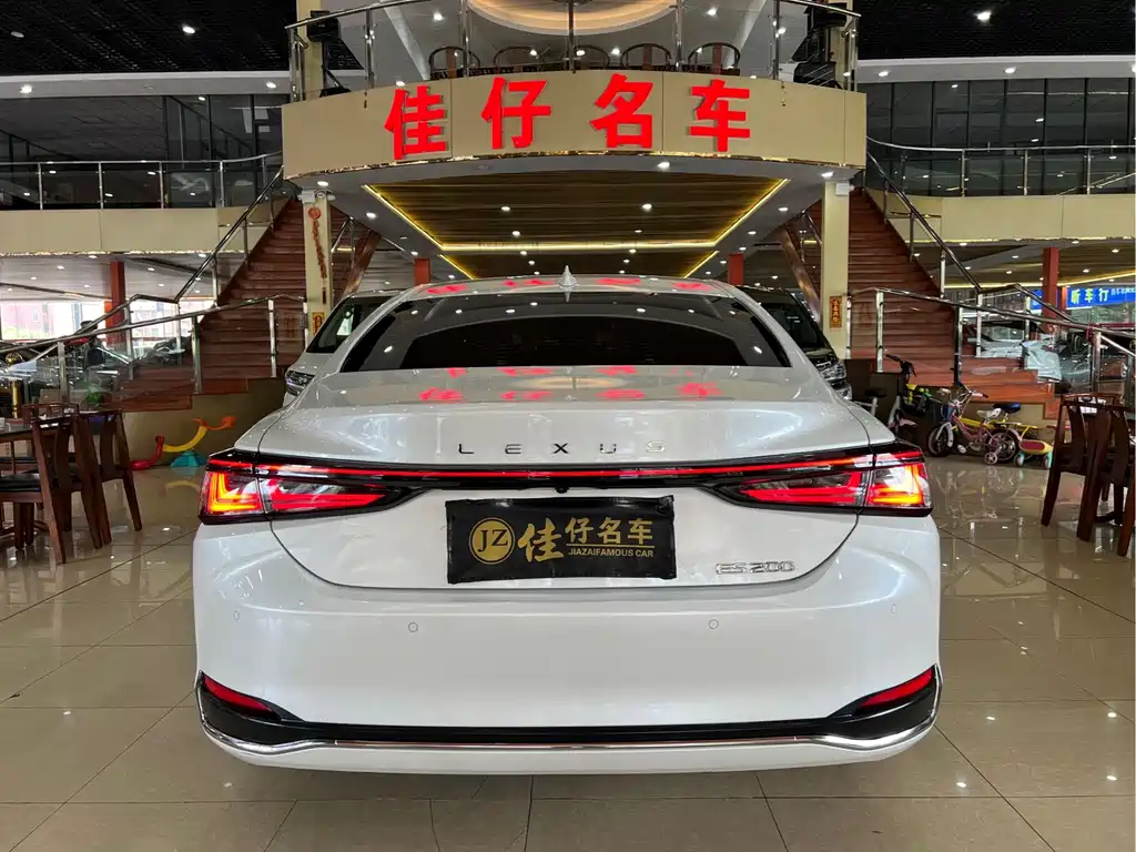 Lexus ES — миниатюра 5