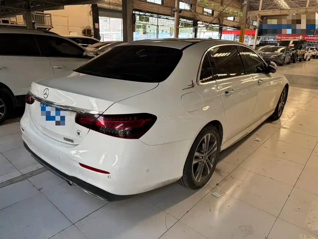 Mercedes-Benz E-Class — миниатюра 7