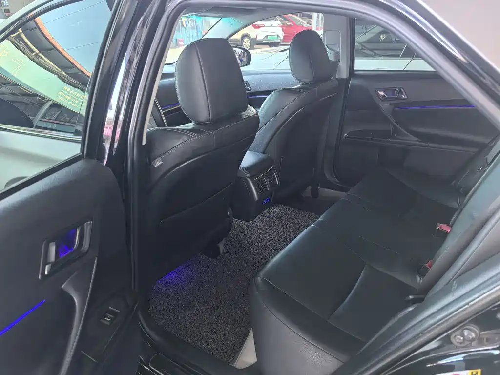 Toyota Reiz — миниатюра 8