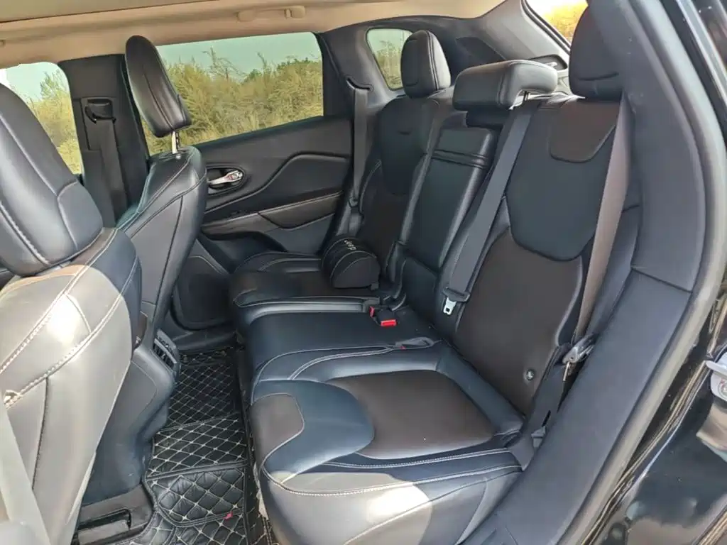 Jeep Cherokee — миниатюра 17