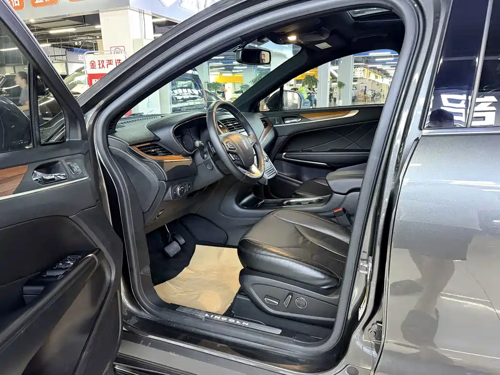 Lincoln MKC — миниатюра 8