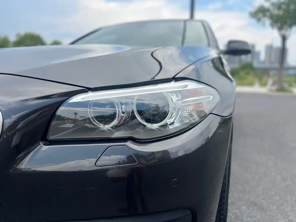 BMW 5 Series — миниатюра 9