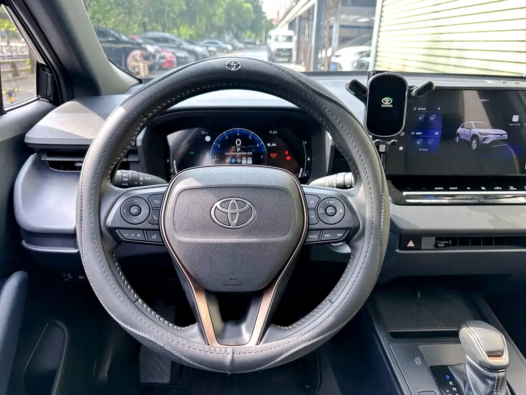 Toyota Corolla Cross — миниатюра 10
