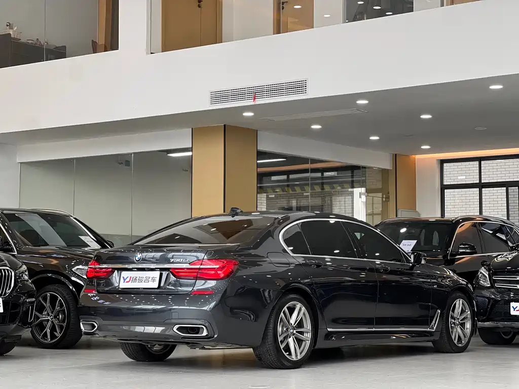 BMW 7 Series — миниатюра 3