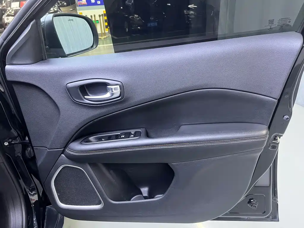 Jeep Compass — миниатюра 13
