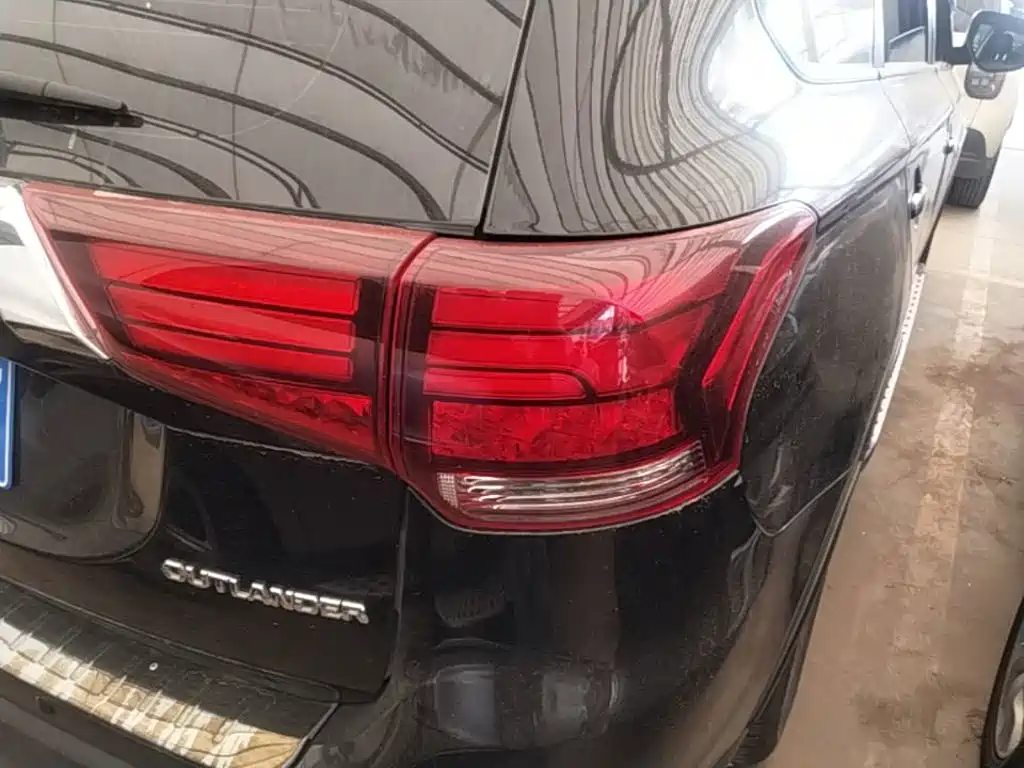 Mitsubishi Outlander — миниатюра 8