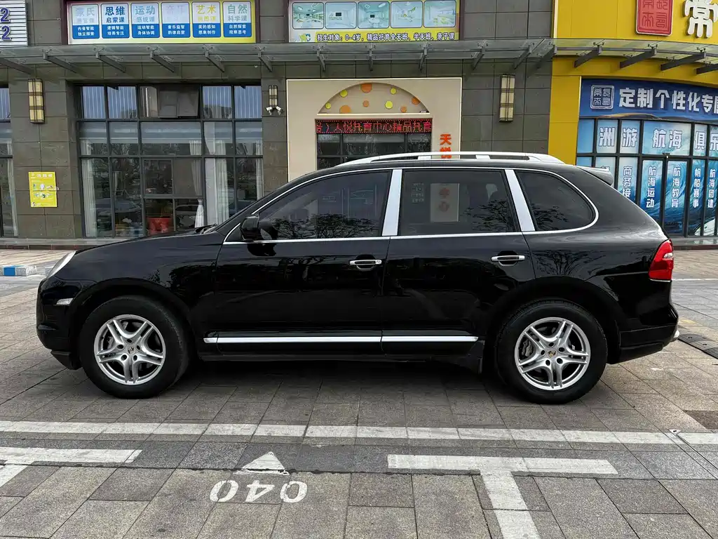 Porsche Cayenne — миниатюра 7