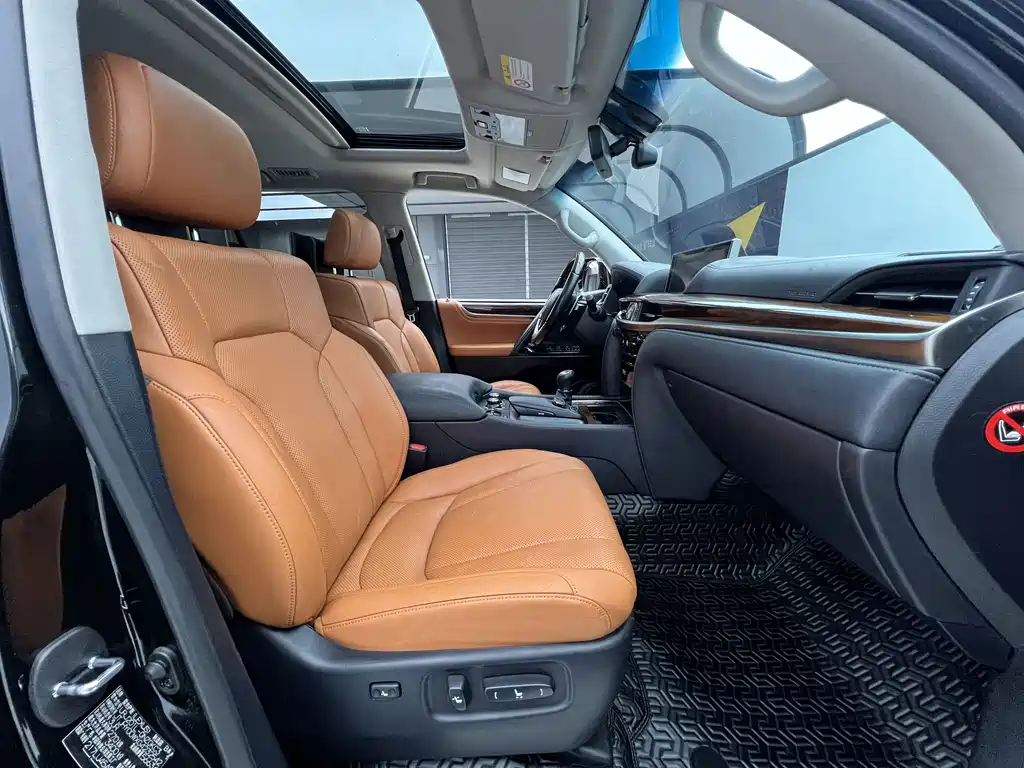 Lexus LX 570 Dynamic Luxury Edition, фото 11