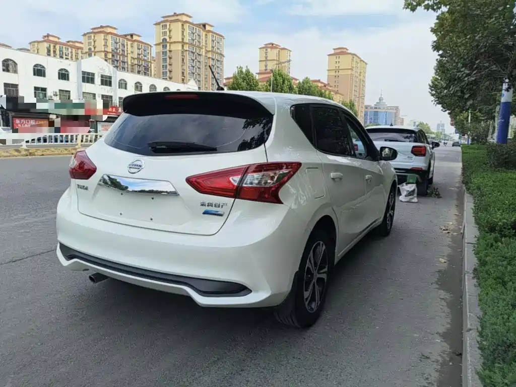 Nissan Tiida — миниатюра 7