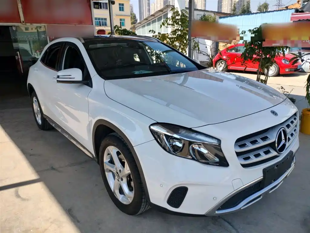 MERCEDES-BENZ GLA
