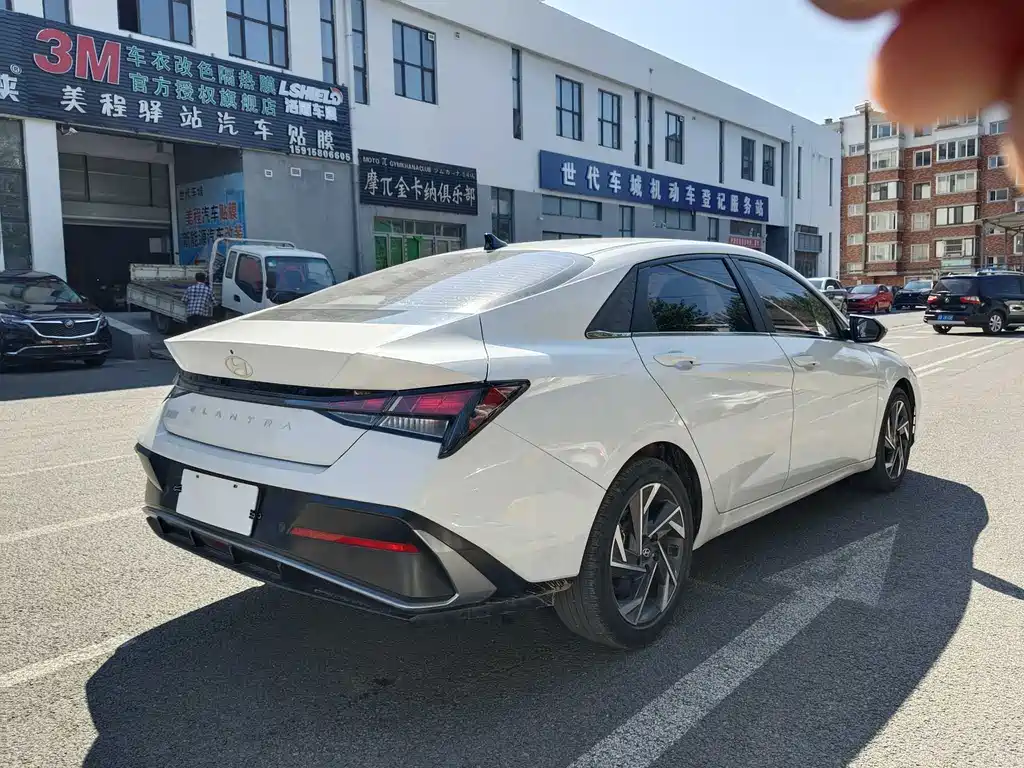 Hyundai Elantra — миниатюра 4