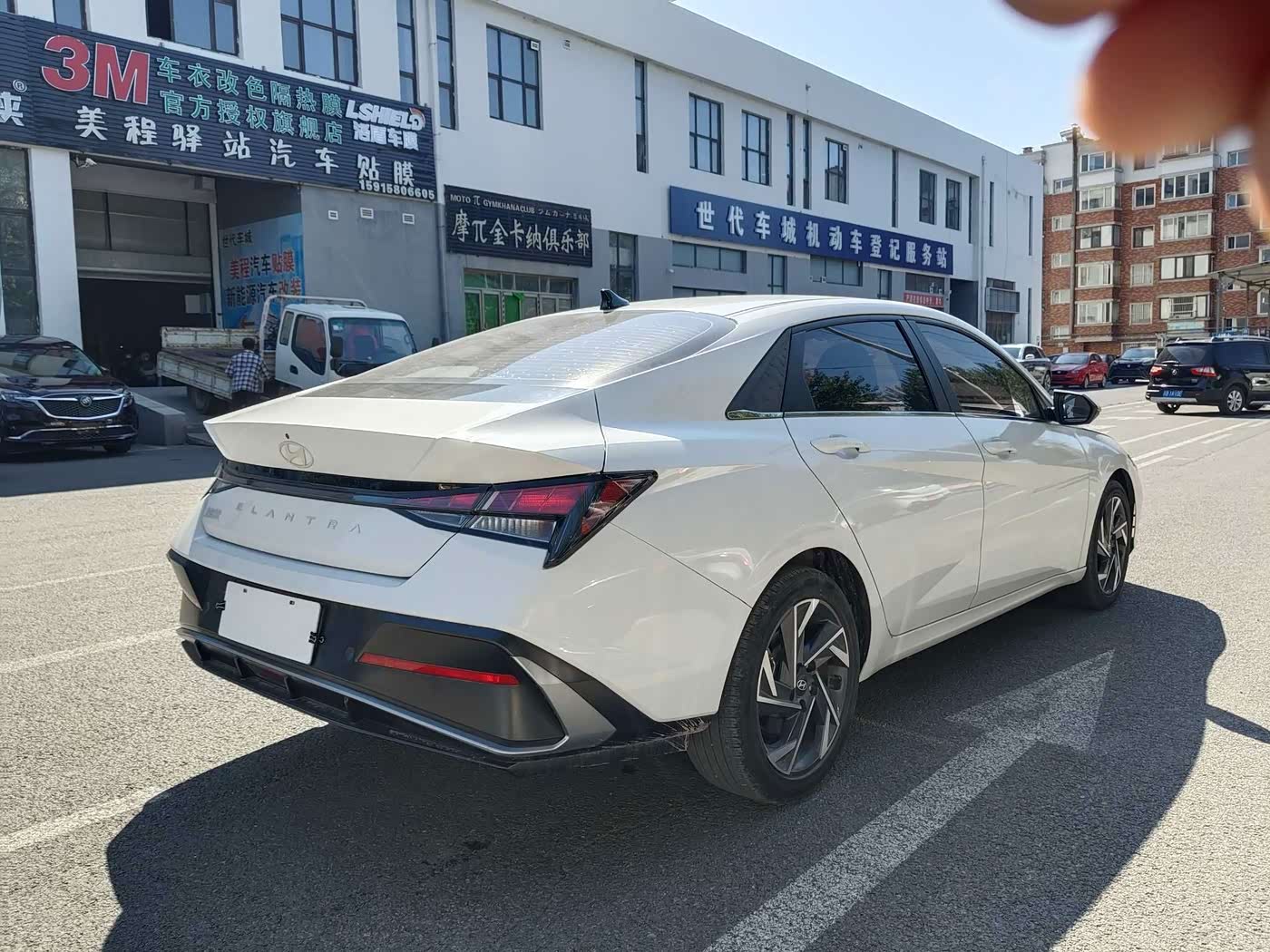 Hyundai Elantra 1.5 л 2024 г. Белый, пробег 15000 км