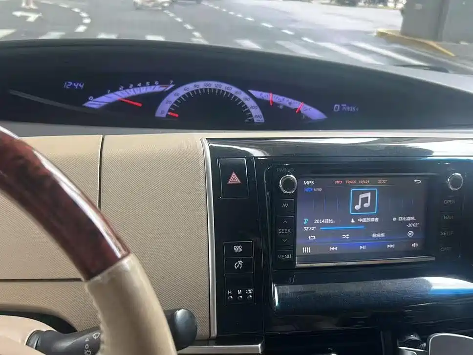 Toyota Previa — миниатюра 3