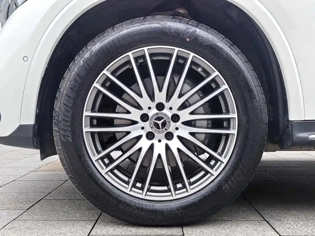 Mercedes-Benz GLC 2023 GLC 300 L 4MATIC 5 мест