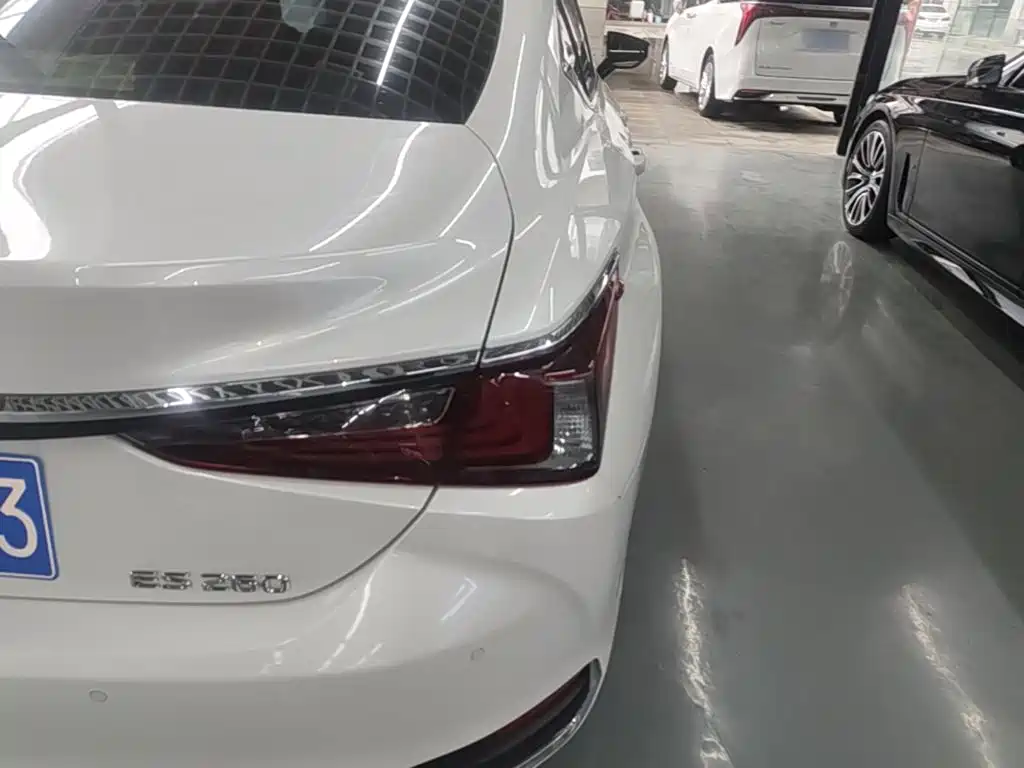Lexus ES — миниатюра 8