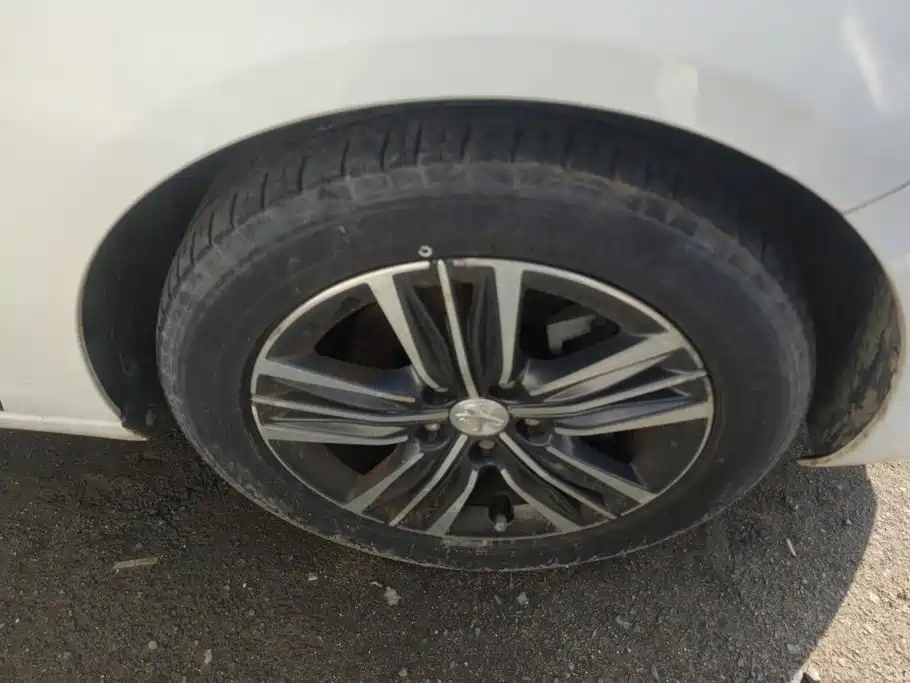 Peugeot 308 — миниатюра 6