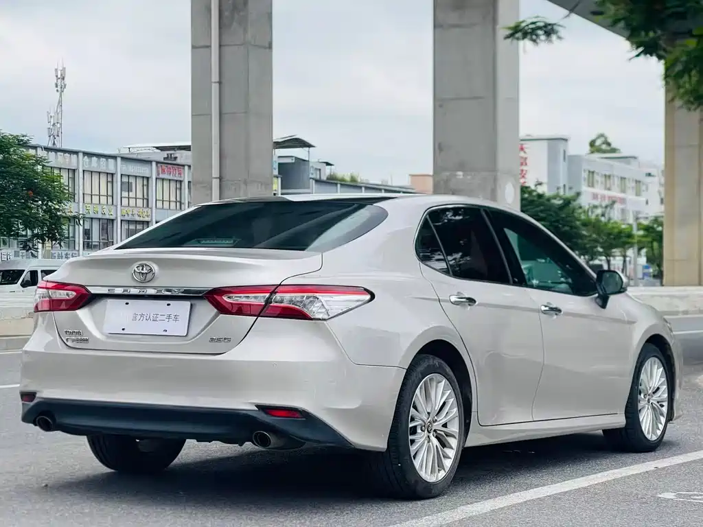 Toyota Camry — миниатюра 5