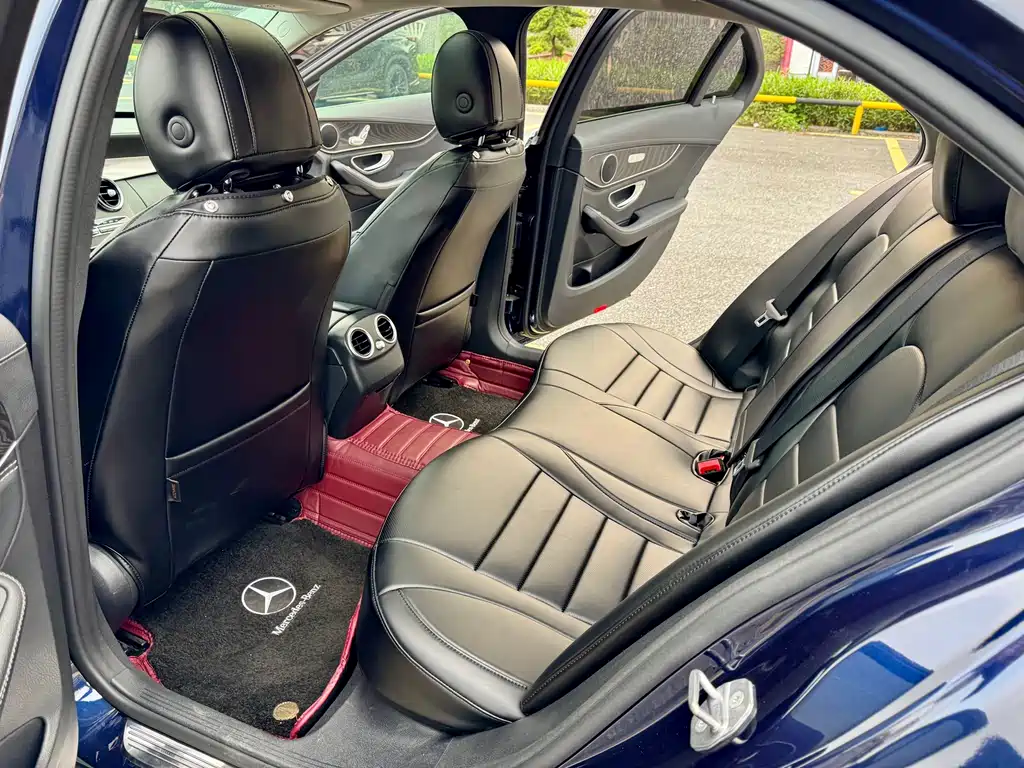 Mercedes-Benz C-Class — миниатюра 11