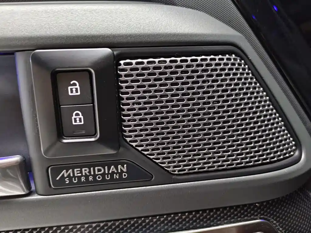 Land Rover Defender — миниатюра 6