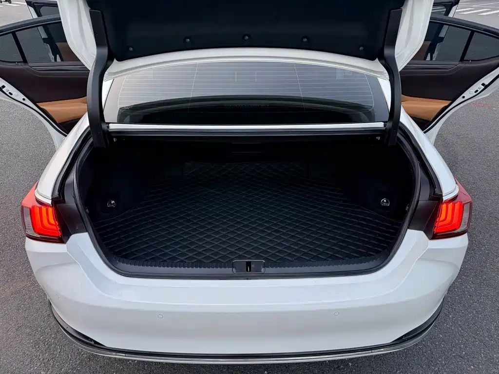 Lexus ES — миниатюра 19