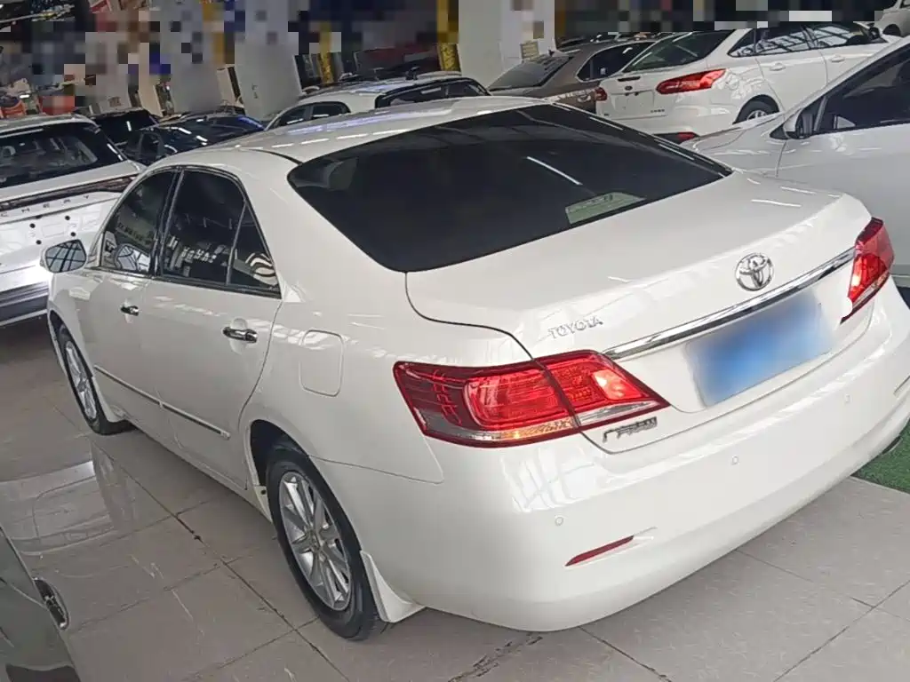 Toyota Camry — миниатюра 5