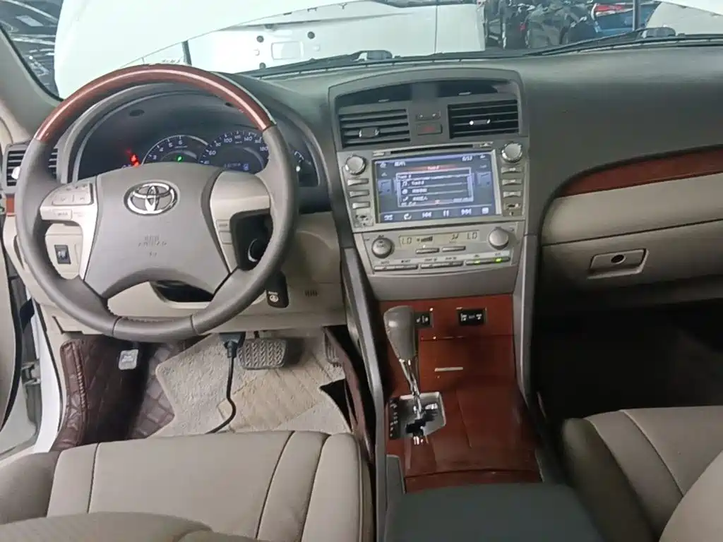 Toyota Camry — миниатюра 10