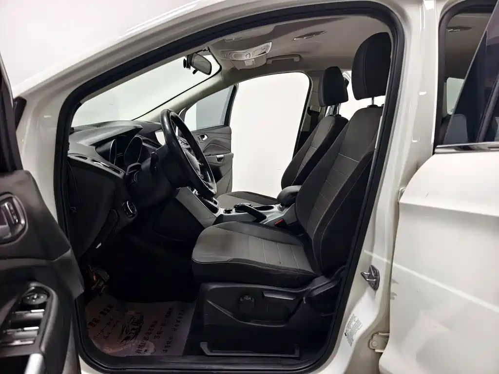 Ford Kuga — миниатюра 10