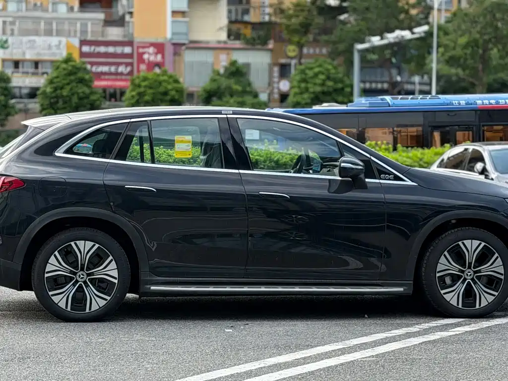 Mercedes-Benz EQE SUV — миниатюра 9