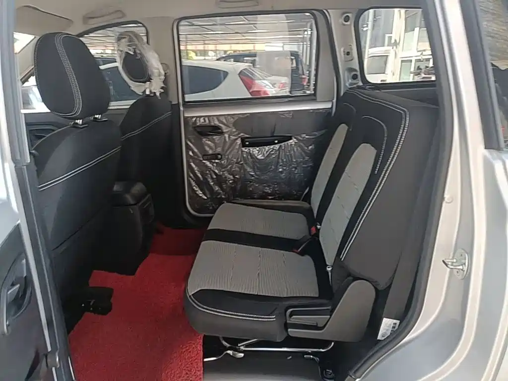 Wuling Hongguang — миниатюра 17