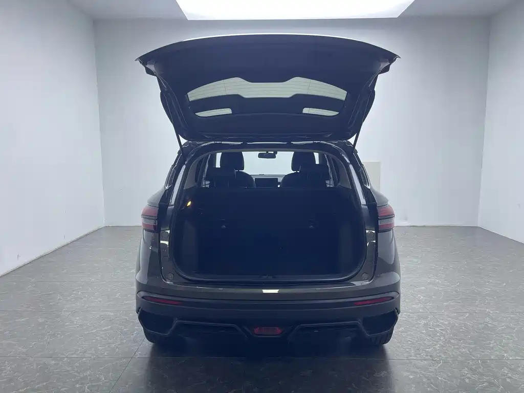 Geely Binyue — миниатюра 7