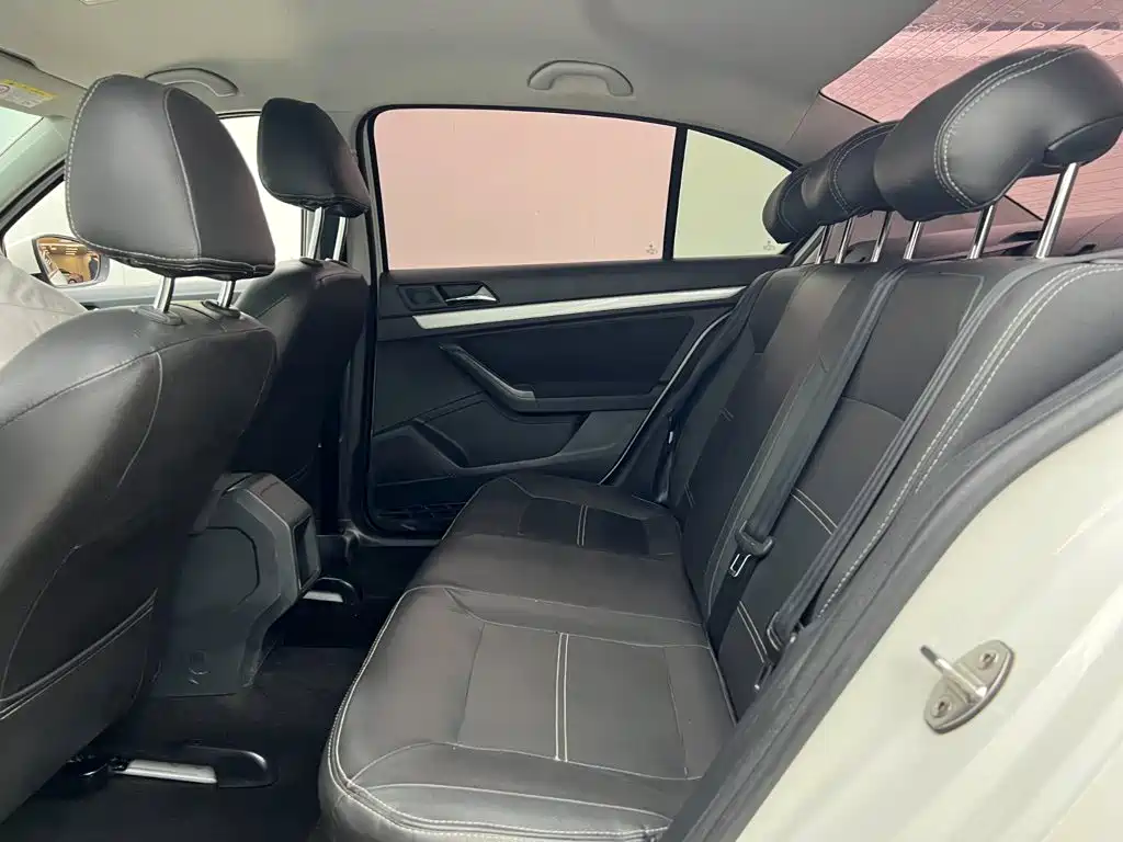 Volkswagen Lavida — миниатюра 7