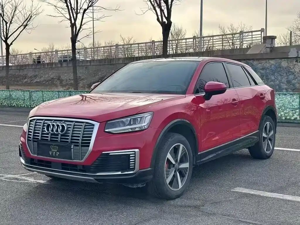 AUDI Q2L E TRON