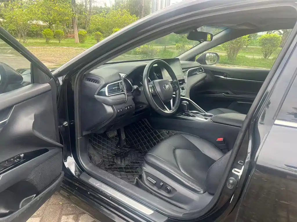 Toyota Camry 2021 2.0G Luxury
