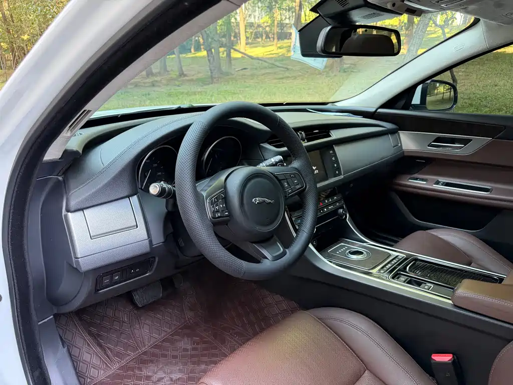 Jaguar XFL — миниатюра 9