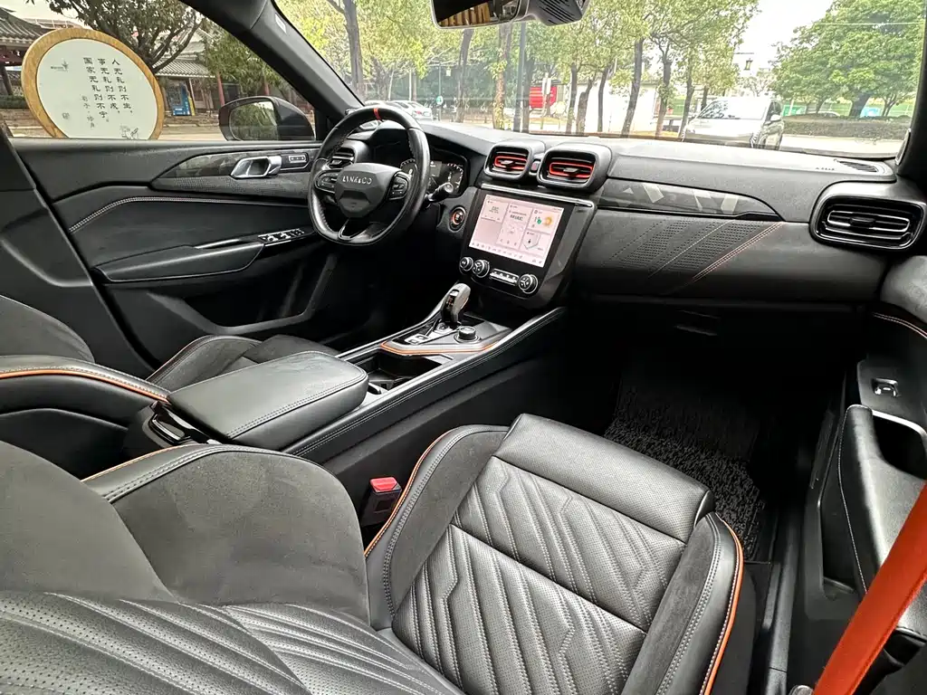 LYNK & CO. 02 HATCHBACK