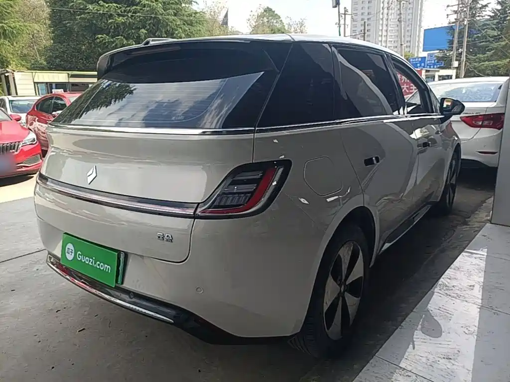 Baojun Yunduo — миниатюра 7