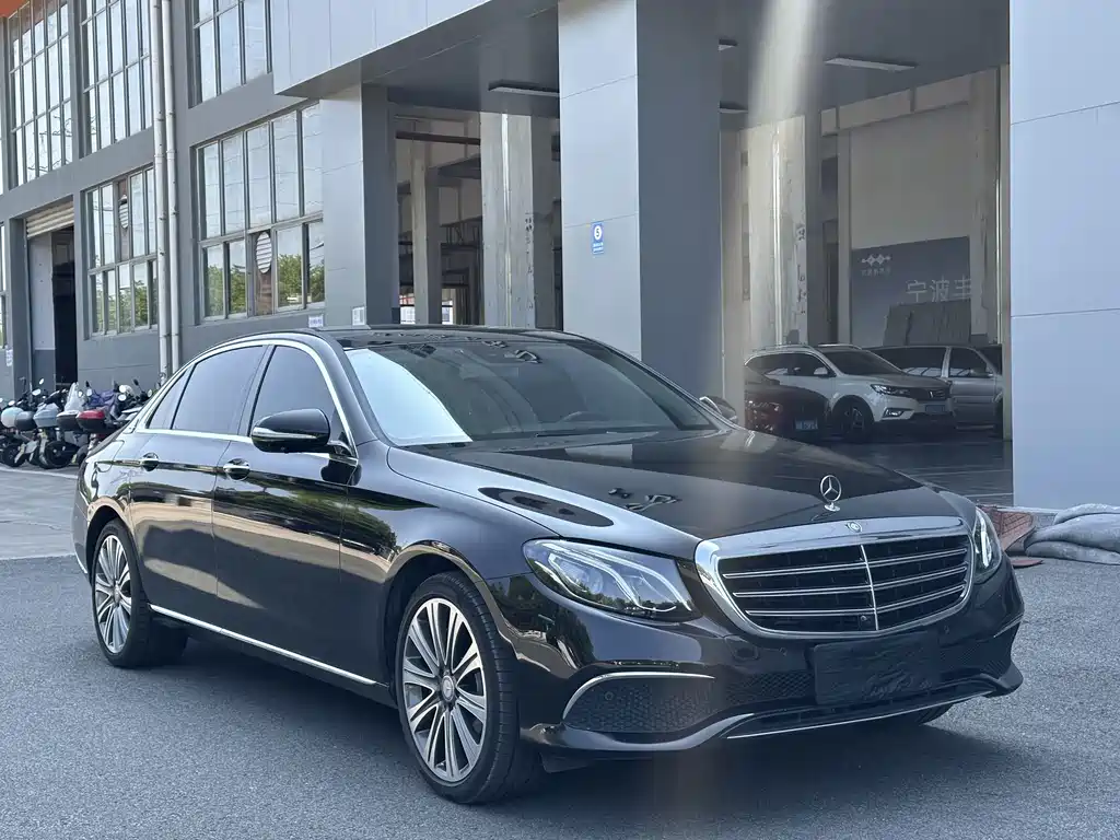 Mercedes-Benz E-Class — миниатюра 3