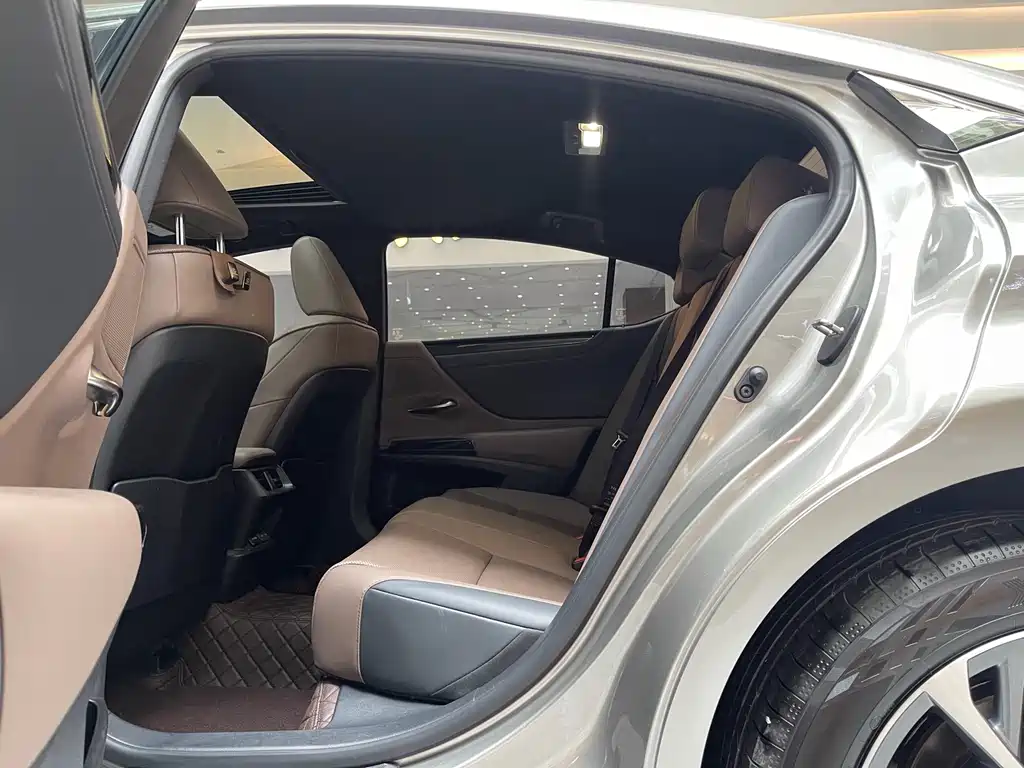 Lexus ES — миниатюра 11