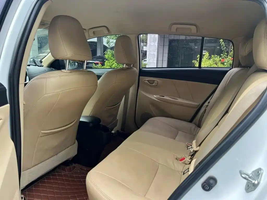 Toyota Yaris L — миниатюра 5