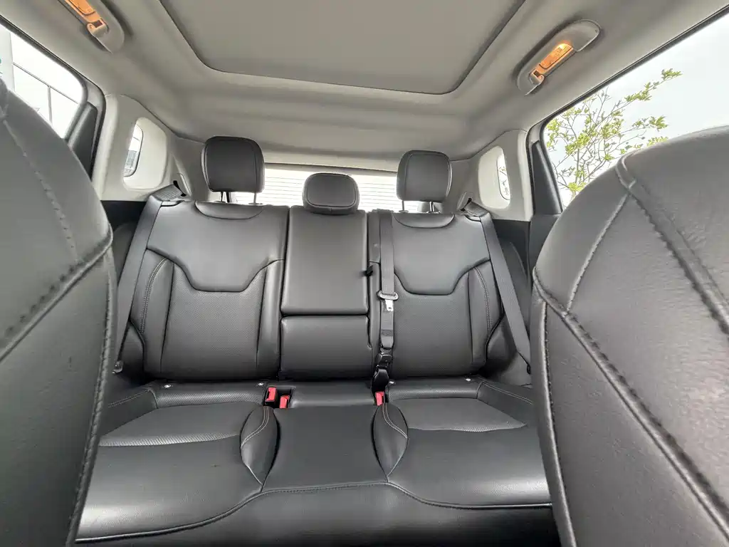 Jeep Compass — миниатюра 8