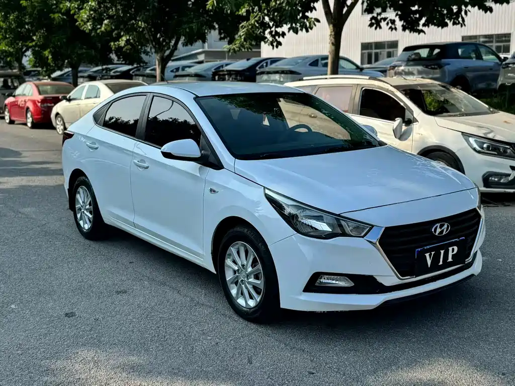 Hyundai Verna - фото 3