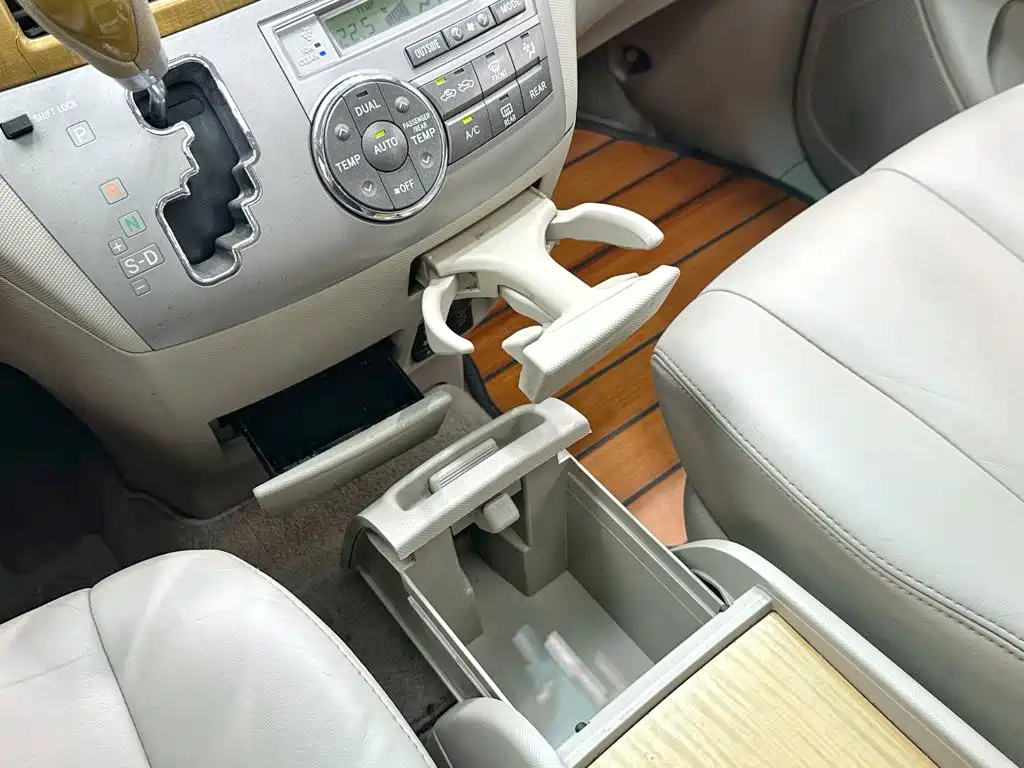 Toyota Previa — миниатюра 17