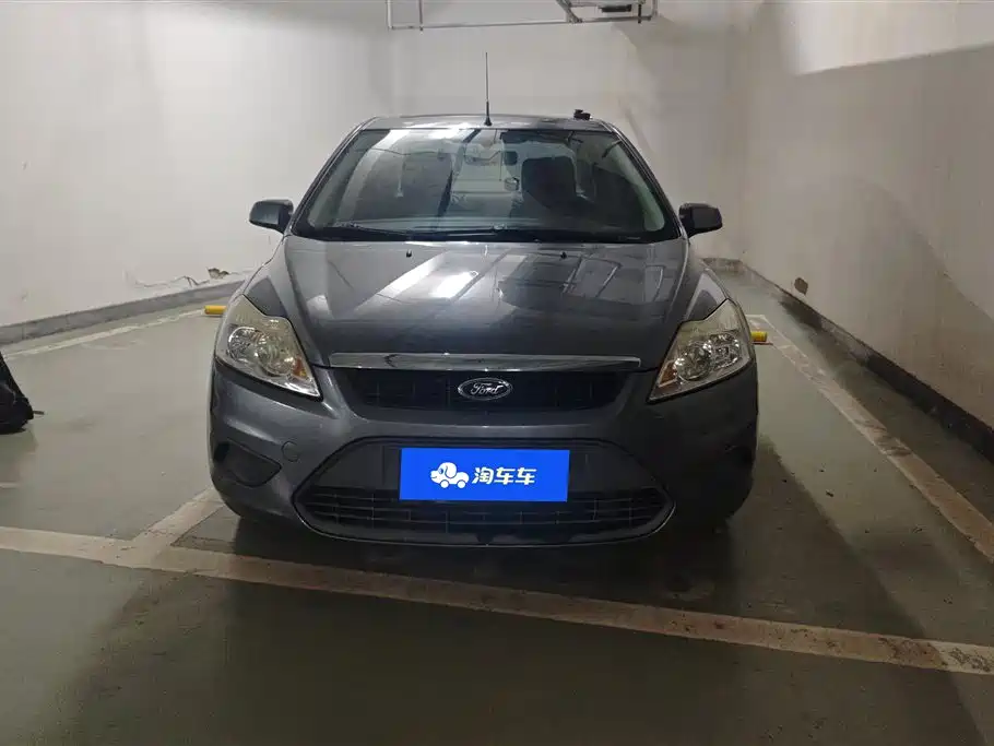 Ford Focus 2011 1.8L MT Comfort