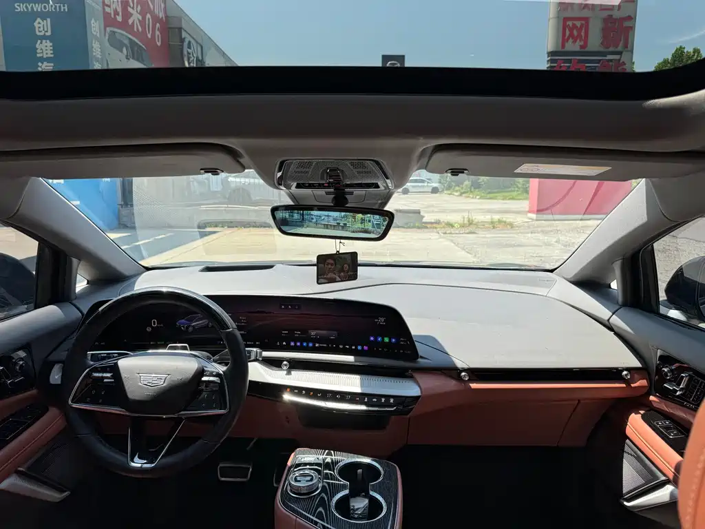 Cadillac IQ — миниатюра 7
