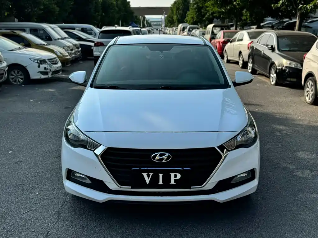 Hyundai Verna - фото 2