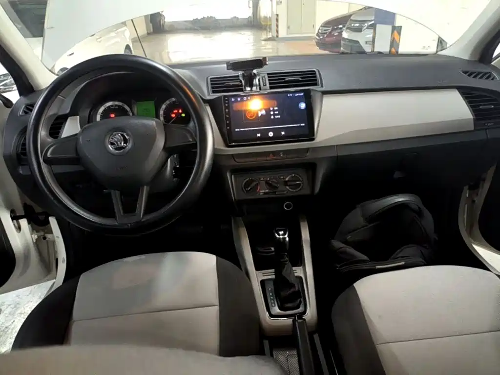 Skoda Fabia — миниатюра 10