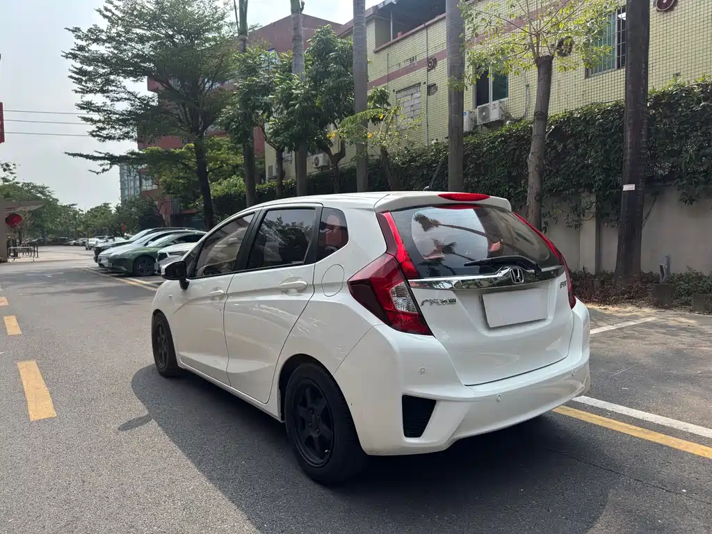 Honda Fit — миниатюра 5