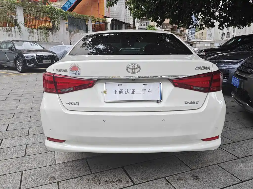 Toyota Crown — миниатюра 7