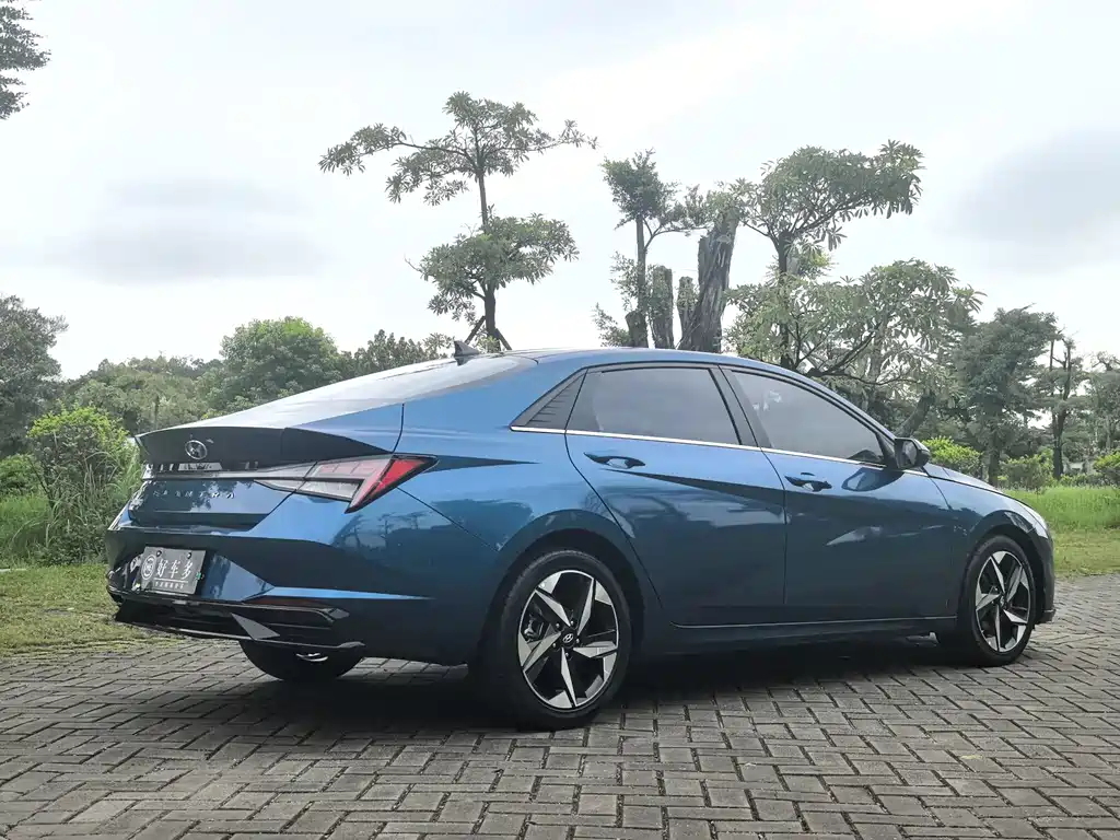 Hyundai Elantra — миниатюра 6