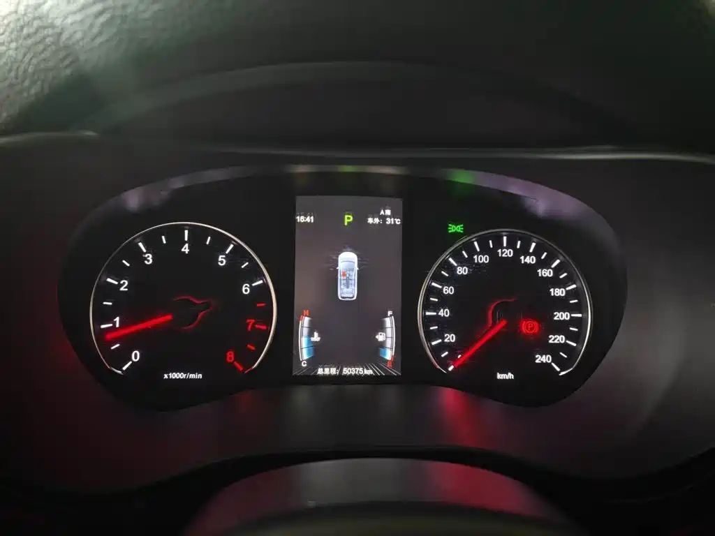 BYD MAX — миниатюра 12